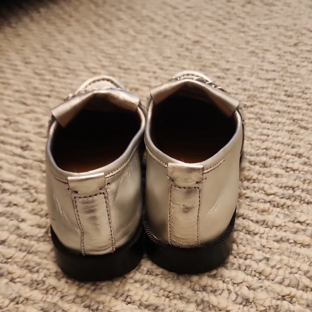 DONALD PLINER Leather Lissi Metallic Loafers Silver Size 6